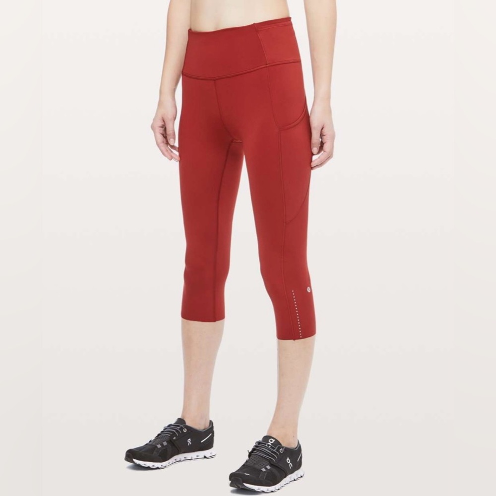 Lululemon Fast & Free Crop II *Nulux 19"
Dark Sport Red